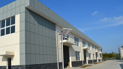為什么現(xiàn)在新農村道路建設都選用太陽能路燈呢？
