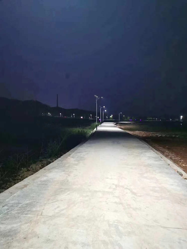 福建太陽能路燈_南德太陽能路燈_新農村太陽能路燈專業(yè)廠家