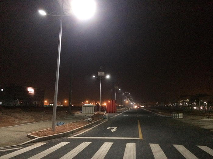 風光互補路燈 太陽能風能路燈 南德太陽能燈飾有限公司